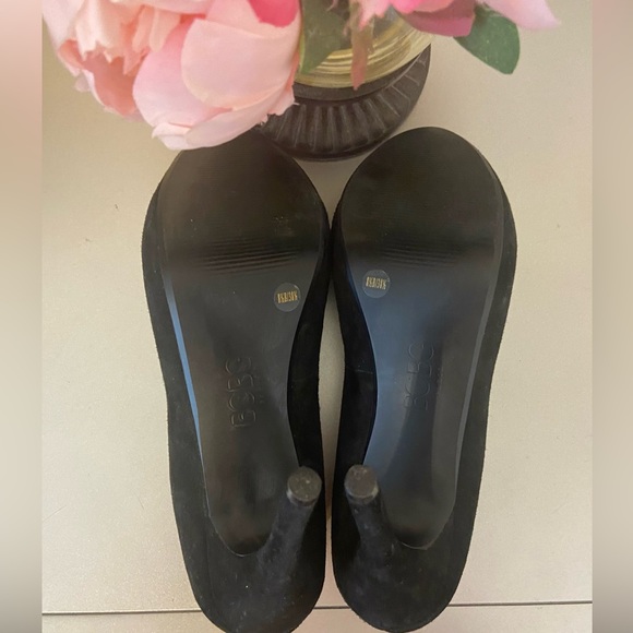 BCBG Paris Black Suede Pumps Size 8.5 - Picture 5 of 5